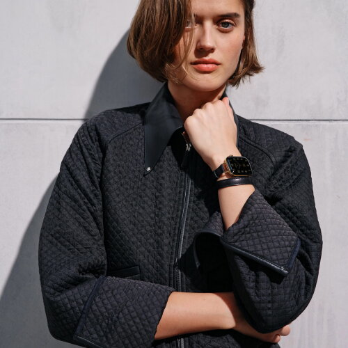 Apple Watch Hermès Series 12 42mm, Radiant Gold Titanium, ремешок Double Tour Attelage черный (Noir)